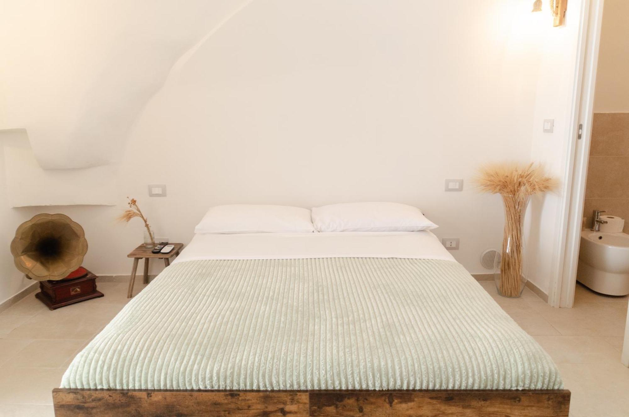 Aca Suite Luxury With Jacuzzi Adelfia Εξωτερικό φωτογραφία